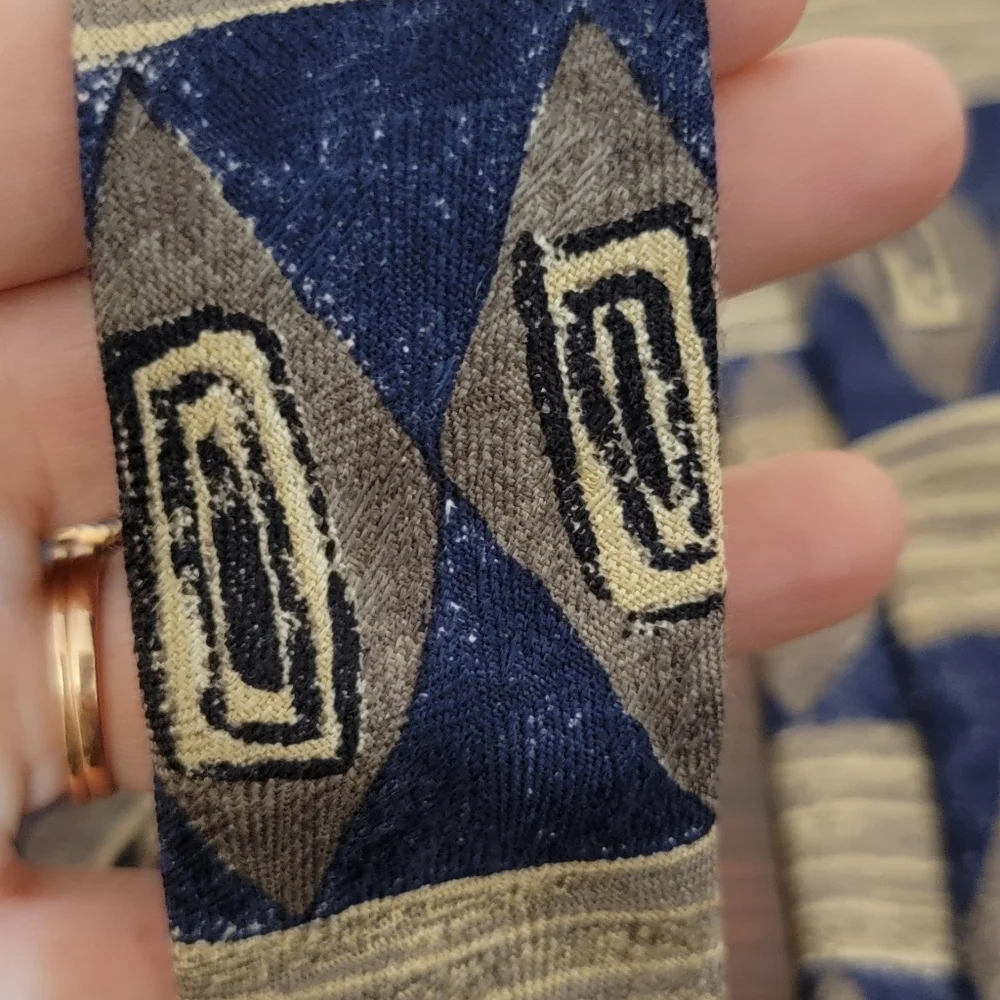 Allea Milano Designer In Italy 100%‎ Silk Artsy Mens Tie 58in long
